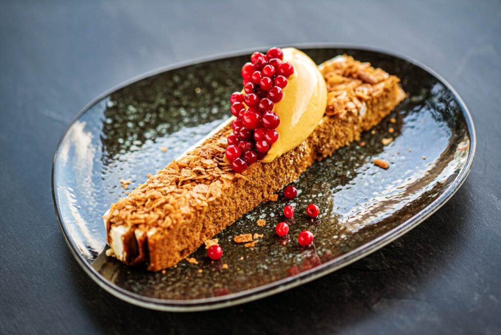 Luxury,Dessert,With,Mango,And,Cranberries